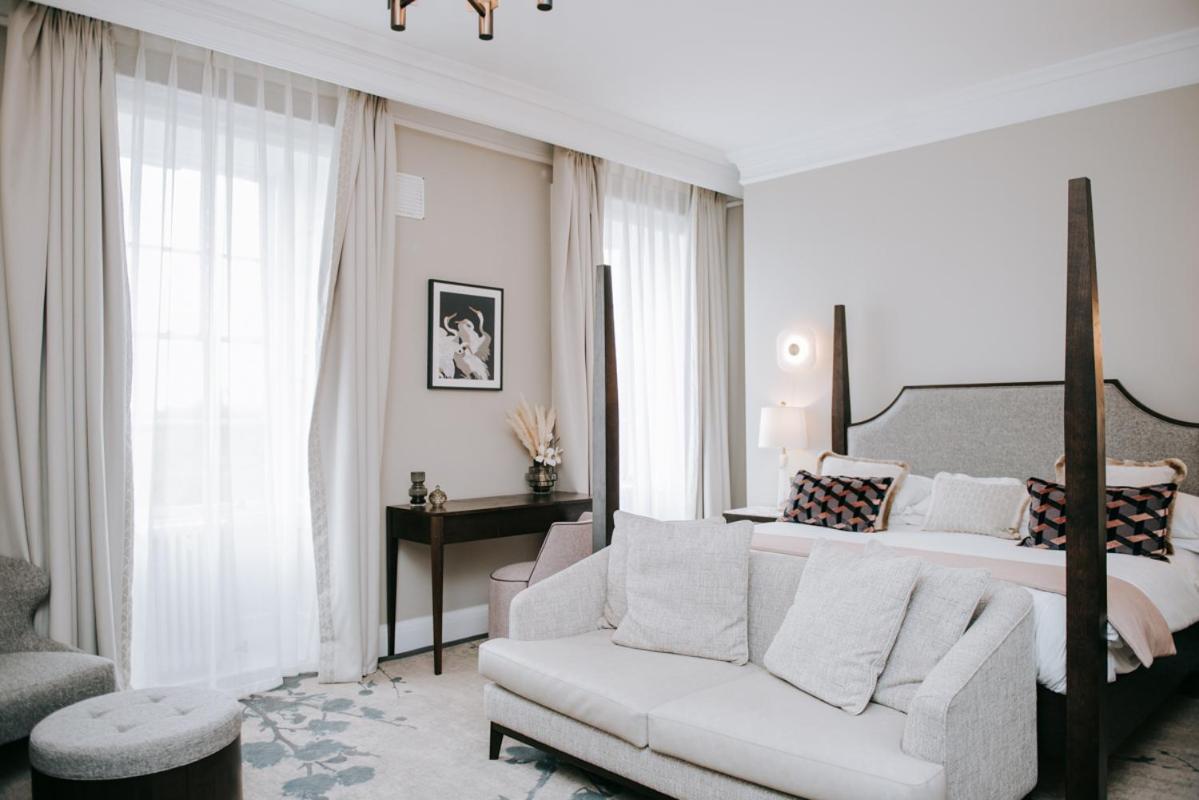 Mottram Hall Macclesfield Room photo